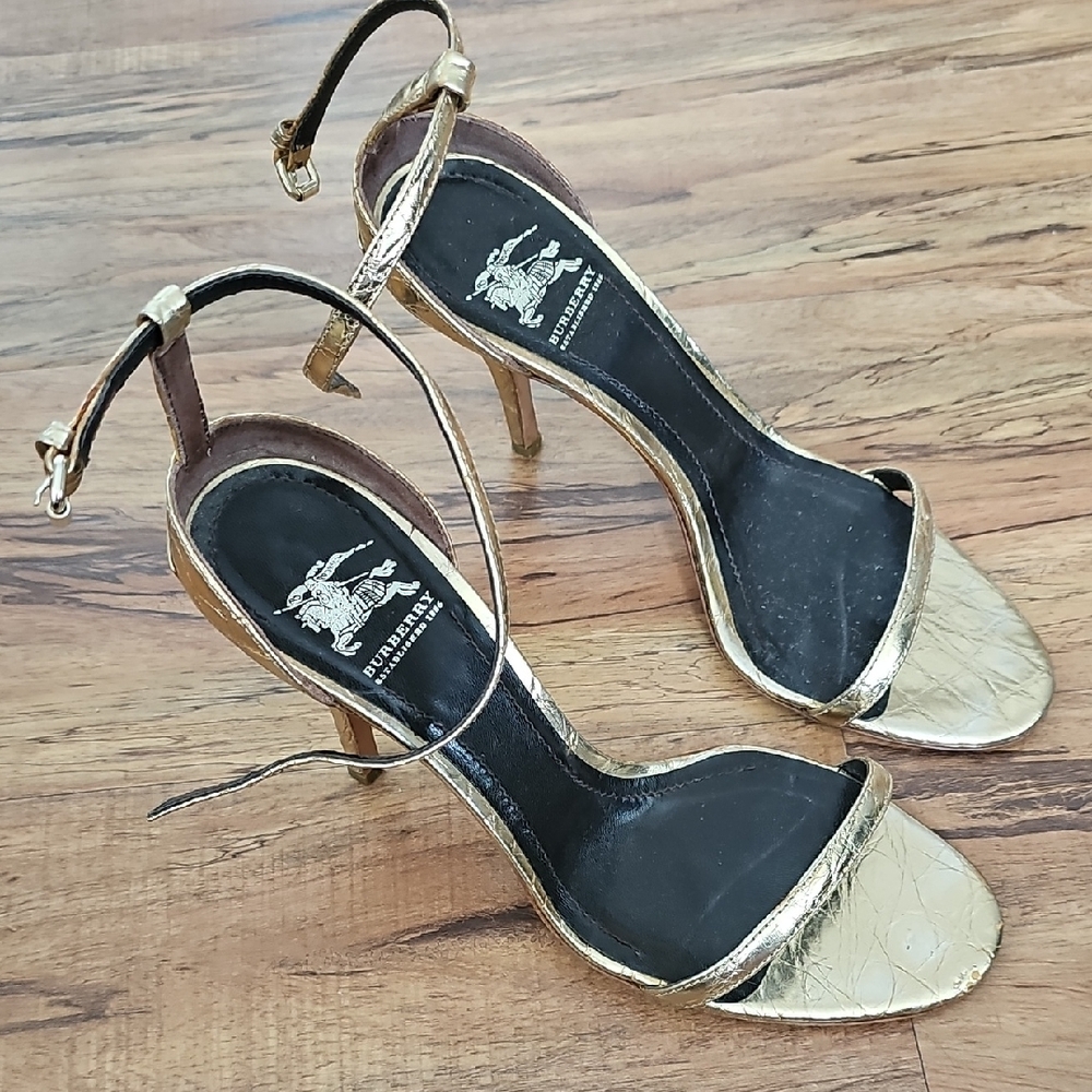 Burberry Gold and Black Heels Elegant Slingback Design